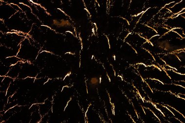 Yıl sonunda yeni yıl havai fişeklerinin uzun pozu