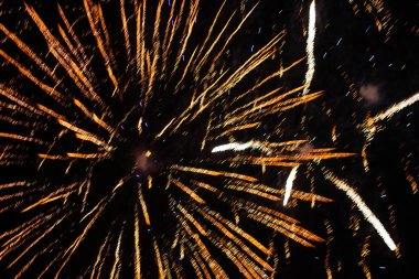 Yıl sonunda yeni yıl havai fişeklerinin uzun pozu