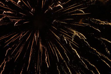 Yıl sonunda yeni yıl havai fişeklerinin uzun pozu