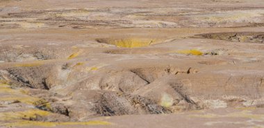 Stefanos krateri Nisyros Yunanistan üzerinde sülfür kristalleri bulunan sülfür fümerolleri