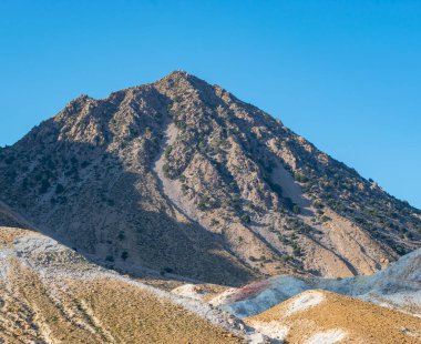 Nisyros Yunanistan 'ın Lakki vadisinde Stefanos volkanik krateri
