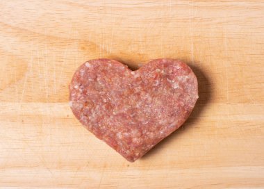 Kıymalı köfteler köfteler köfte pişirmek için hazırlandı.