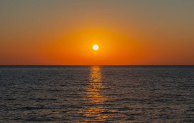 Akdeniz 'de Kos Yunanistan açıklarındaki bir yattan akşam 9' da gün batımı