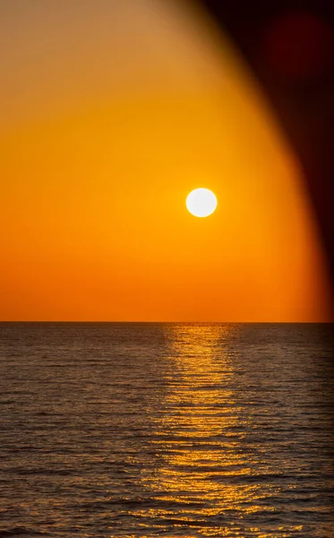下午9时在希腊科斯附近地中海的一艘游艇上日落 — 图库照片