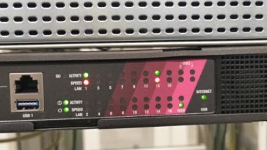 Bir veri merkezinde güvenli bir internet anahtar güvenlik duvarı