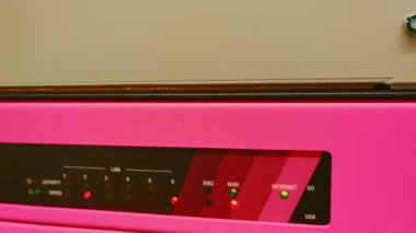Bir veri merkezinde güvenli bir internet anahtar güvenlik duvarı