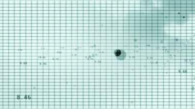 Görüntüde değişen numaralardan oluşan bir veri ızgarası.
