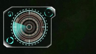 Gece gökyüzü arka planında dönen mekanizma neon ışığı üretiyor.