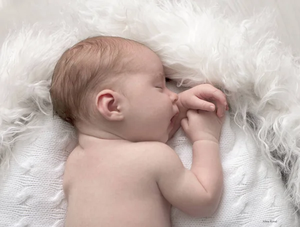Noworodek Słodki Śpiący Malutki Portret Dziecka Ujęcie Makro Mama Jej — Zdjęcie stockowe