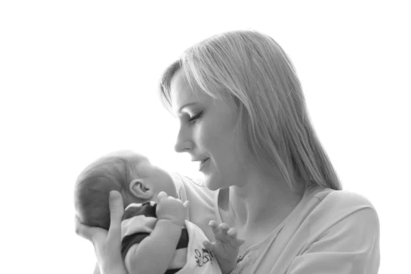 Madre Cariñosa Sostiene Bebé Recién Nacido Sus Brazos Lindo Bebé — Foto de Stock