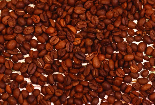 烘烤咖啡的质感准备好了 咖啡豆场景 黑咖啡 顶部视图 害羞的粉刷背景 天然食品概念 — 图库照片