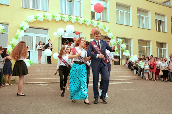 Ucrania Kiev Mayo 2019 Las Clases Graduación Van Línea Patio — Foto de Stock