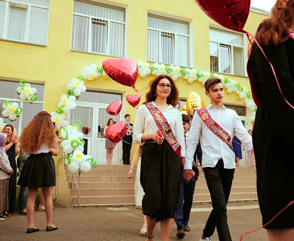Ucrania Kiev Mayo 2019 Las Clases Graduación Van Línea Patio — Foto de Stock