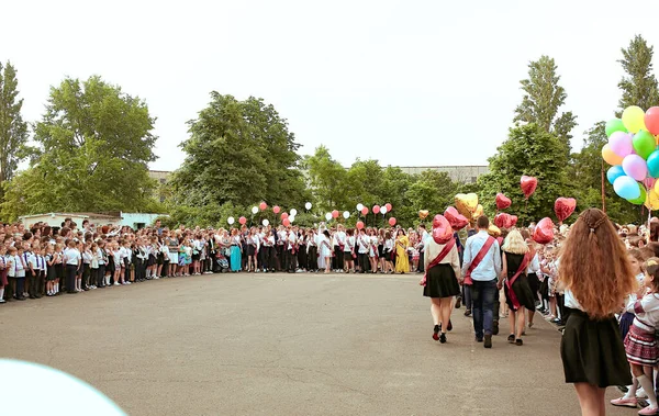 Ukraine Kiev May 2019 Graduation Class Line Open School Yard — Stock Photo, Image