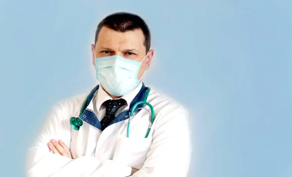 Portrét Mladého Bělošského Lékaře Ochranné Masce Vážným Výrazem Banner Panoramatické — Stock fotografie