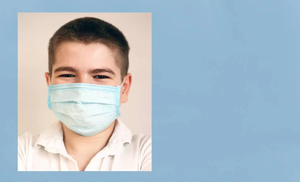 Πορτρέτο Ενός Καυκάσιου Έφηβου Αγοριού Θετικό Την Ελπίδα Φοράει Προστατευτική — Φωτογραφία Αρχείου