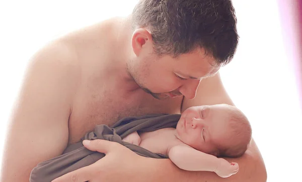 Ayah Dengan Lembut Melihat Bayinya Selamat Hari Ayah Seorang Bayi — Stok Foto