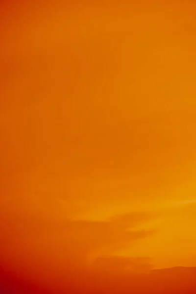 Яскравий Захід Сонця Небі Яскравим Сонцем Хмарами — стокове фото