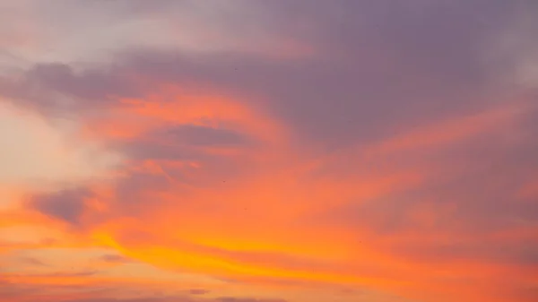 Pôr Sol Brilhante Céu Com Sol Brilhante Nuvens — Fotografia de Stock