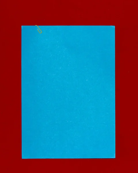 Kırmızı Friz Kumaş Bez Doku Zemin Üzerine Mavi Kağıt — Stok fotoğraf