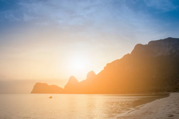 Salida Del Sol Sobre Las Montañas Mar Por Mañana — Foto de Stock