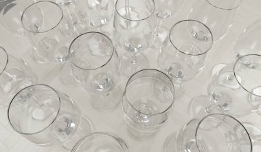 Gerçekçi boş şarap bardakları