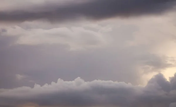 Δραματικός Ουρανός Ηλιοβασιλέματος Σύννεφα Θυελλώδη Καλοκαιρινή Μέρα — Φωτογραφία Αρχείου