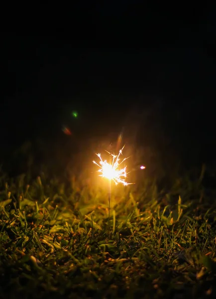 Carte Festive Avec Des Guirlandes Lumineuses Colorées Feu Bengali Dans — Photo