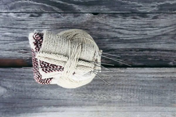 Ball Woolen Yarn Knitting Needles Box Wooden Boards Background — Stock Photo, Image