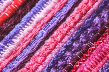 Tuvale işlenmiş nakış. Kapatın..