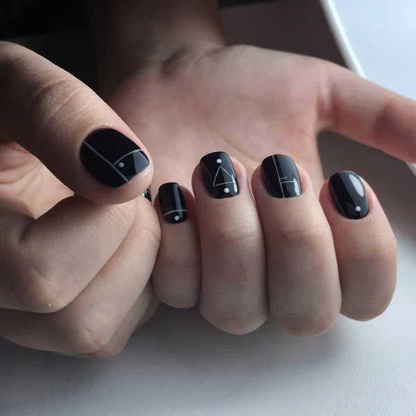 Mulher Com Manicura Preta Padrão Manicure Feminino Fosco Preto Pregos — Fotografia de Stock