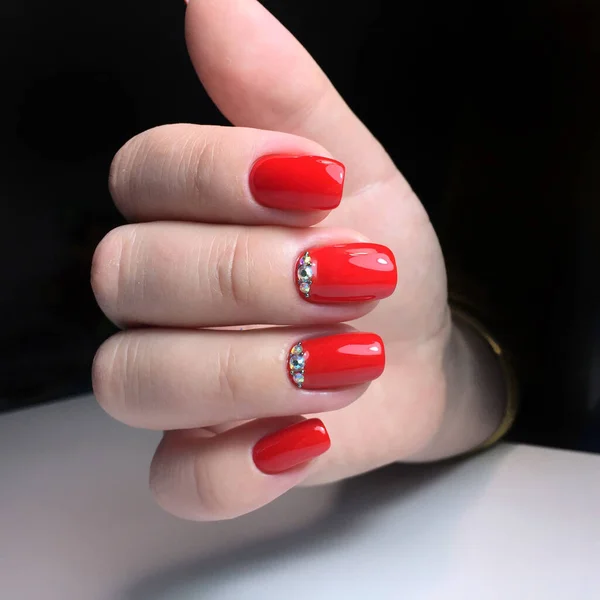 Nahaufnahme Foto Einer Schönen Weiblichen Hände Mit Rotem Nagel Schöne — Stockfoto