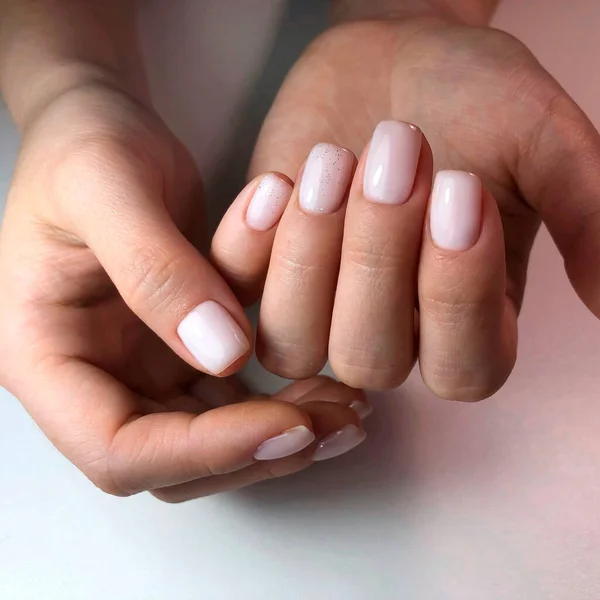 Manicura Ligera Uñas Niña Con Esmalte Gel —  Fotos de Stock