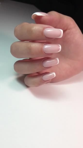 Manicura Francesa Nas Unhas Design Manicure Francês Manicure Gel Unha — Vídeo de Stock