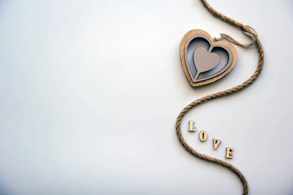 Palabra Amor Hecha Letras Madera Con Corazón Madera Colgando Cordel — Foto de Stock