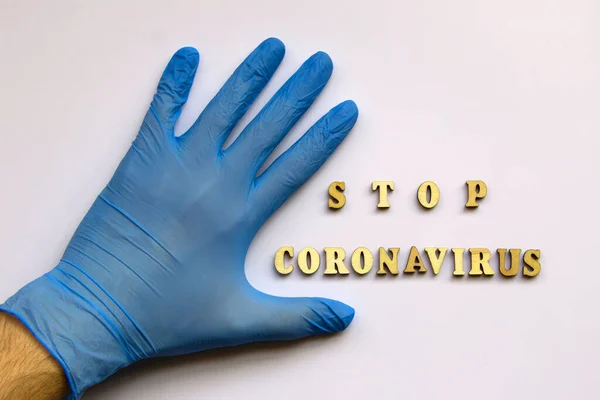 Consegna Guanto Medico Blu Frase Dalle Lettere Legno Ferma Coronavirus — Foto Stock