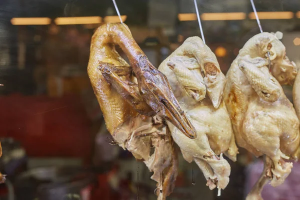 Kancada pişmiş ördek. Asya fast food 'u yakın plan 