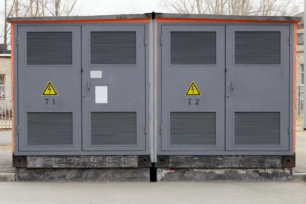 Metro istasyonundaki güç transformatörünün güç kutusu.