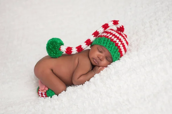 Bebé niña usando un gorro de medias de Navidad —  Fotos de Stock