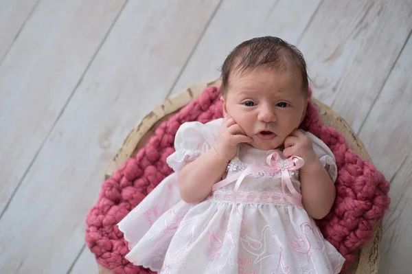 Newborn Girl Lying in Wooden Bowl — Stock Photo, Image