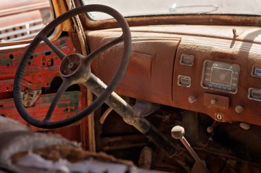 Eski, geçersiz bir aracın iç