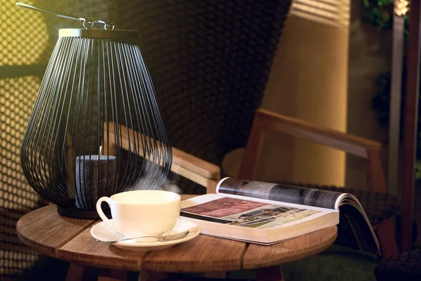 Candle on the coffee table — Stock Photo, Image