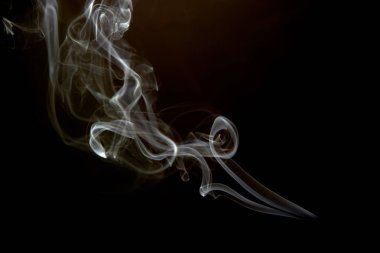 Siyah arkaplanda beyaz duman koleksiyonu