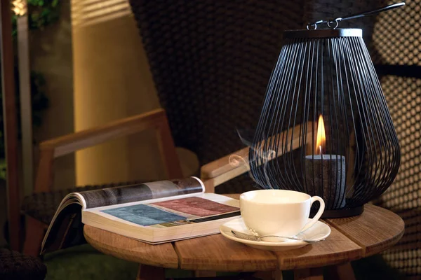 Candle on the coffee table — Stock Photo, Image