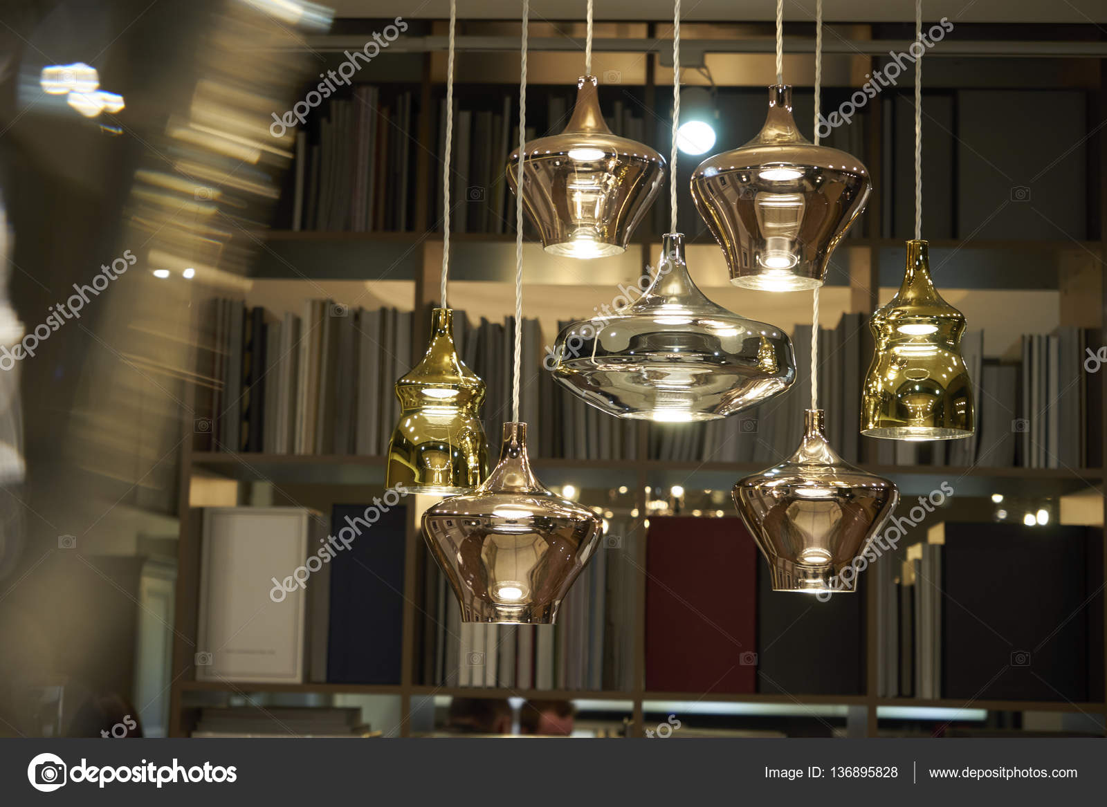Lampadario luci soggiorno — Foto Stock © Himchenko #136895828 Lampadario luci soggiorno — Foto Stock © Himchenko #136895828