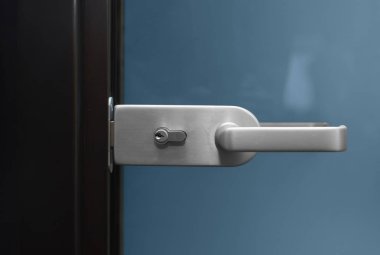 Modern, çağdaş saten sapı ve anahtar deliği detayı