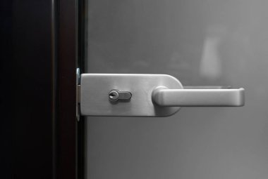 Modern, çağdaş saten sapı ve anahtar deliği detayı
