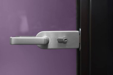 Modern, çağdaş saten sapı ve anahtar deliği detayı