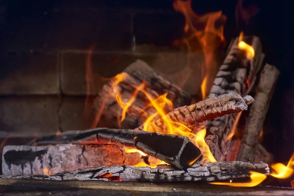 Világít, a tűz a grill — Stock Fotó