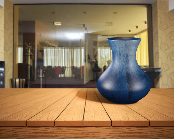 Vaso em uma mesa de madeira — Fotografia de Stock